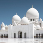 Kisah Sukses Masjid-Masjid Terkenal yang Menggunakan Karpet Inovatif